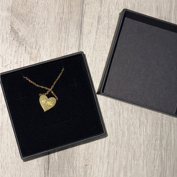 Gold Heart Pendant Necklace With “Ni Modo” written on it - Picture 6 of 6